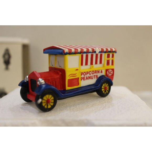 Dept 56 Christmas in the City - Popcorn Vendor - Picture 4 of 6